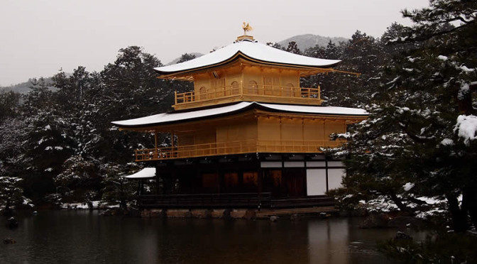 京都 金閣寺の雪化粧(Covered with snow of Kinkakuji temple in Kyoto,Japan)